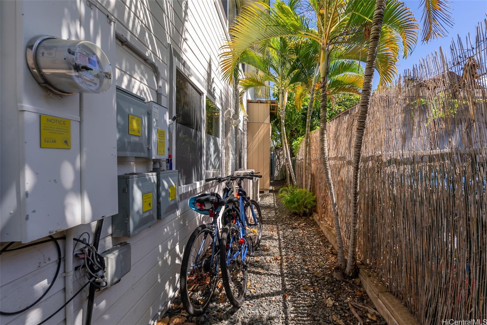 915  Mccully Street Moiliili, Honolulu home - photo 24 of 25