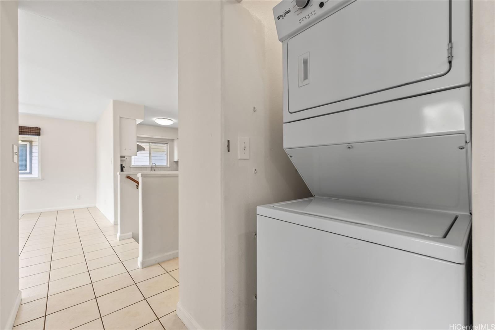 915  Mccully Street Moiliili, Honolulu home - photo 9 of 25