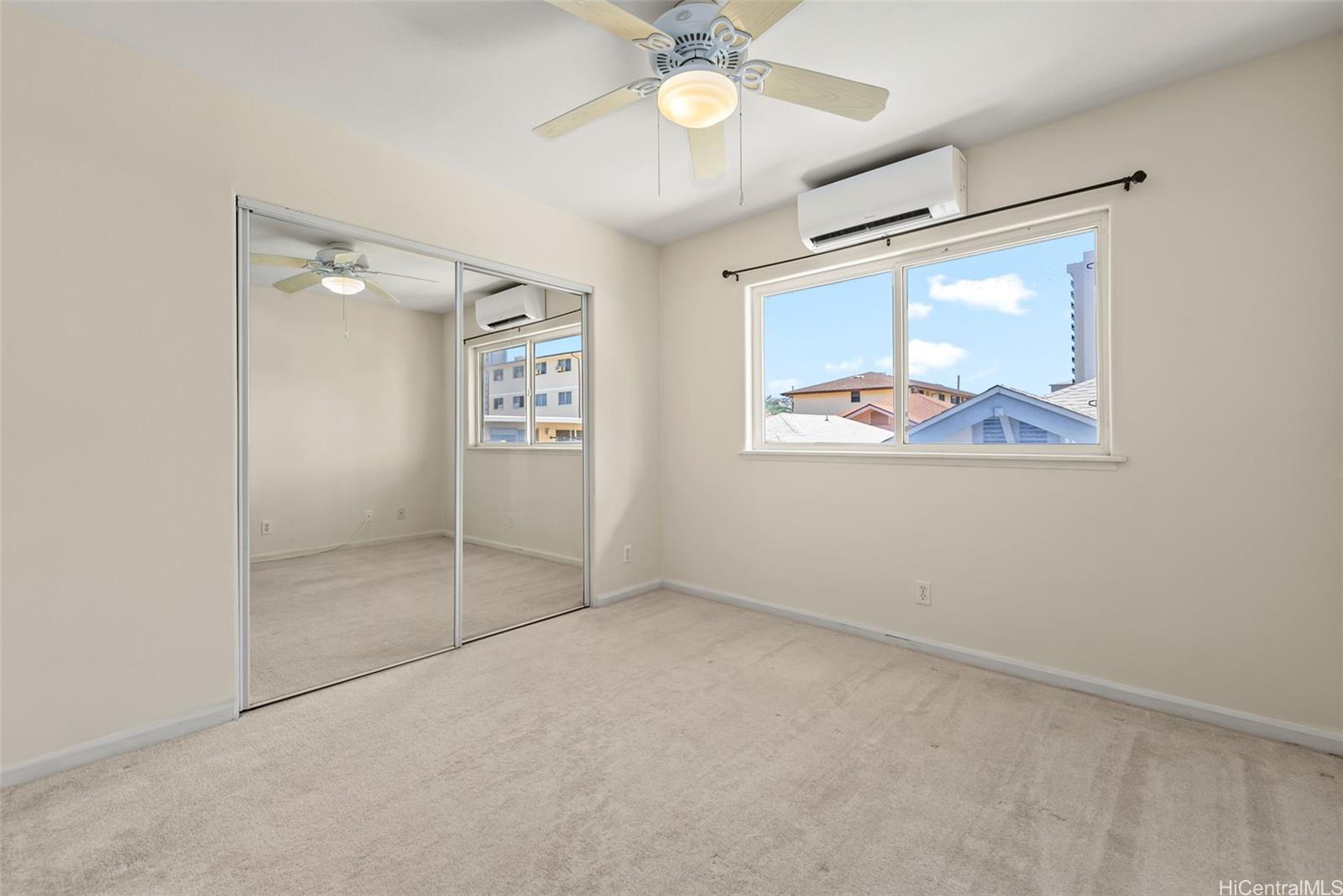 915  Mccully Street Moiliili, Honolulu home - photo 10 of 25