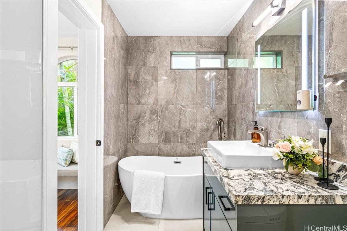 916  Hunakai Street Kahala Area, Diamond Head home - photo 22 of 25