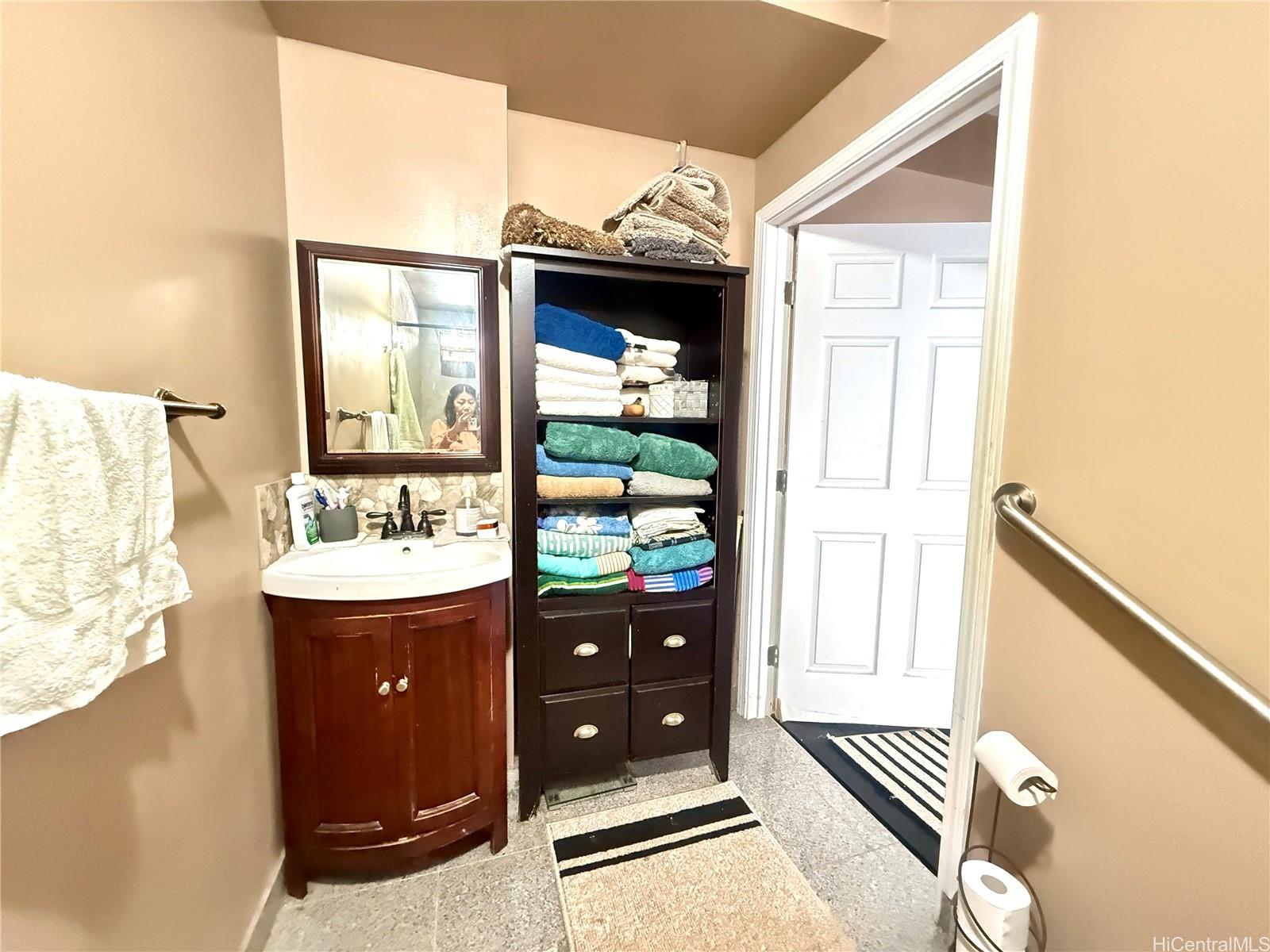 91-646 Kilaha St townhouse # E, Ewa Beach, Hawaii - photo 4 of 13