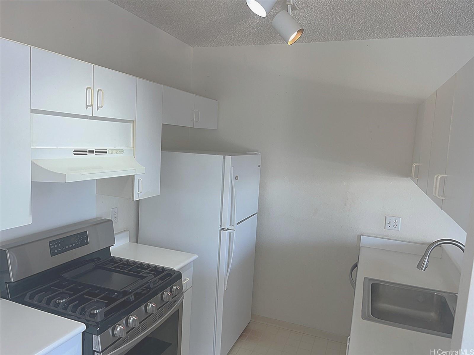 Palm Court condo # 14U, Ewa Beach, Hawaii - photo 4 of 10