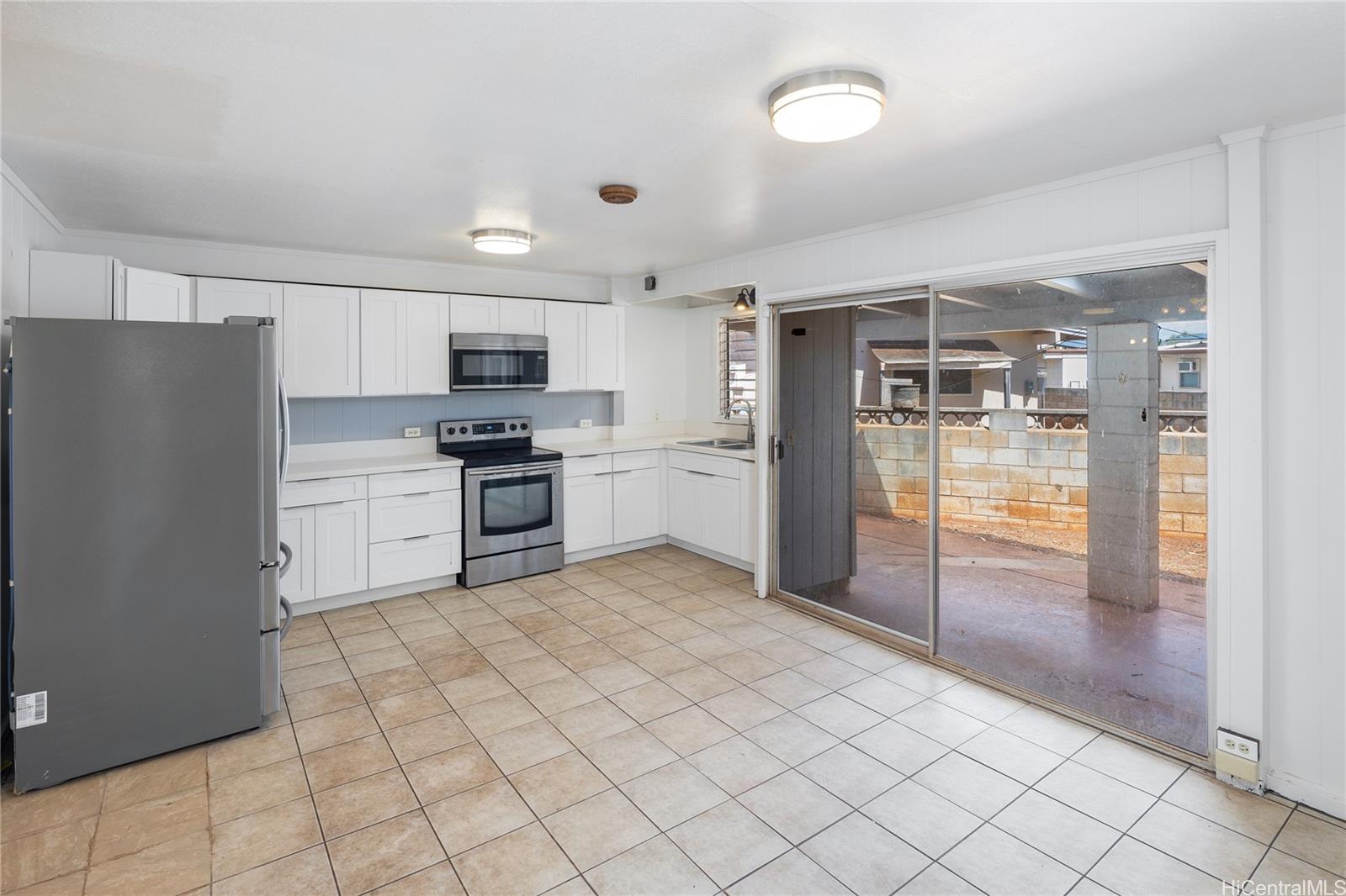 91-820  Lipaki Place Ewa Beach, Ewaplain home - photo 3 of 25