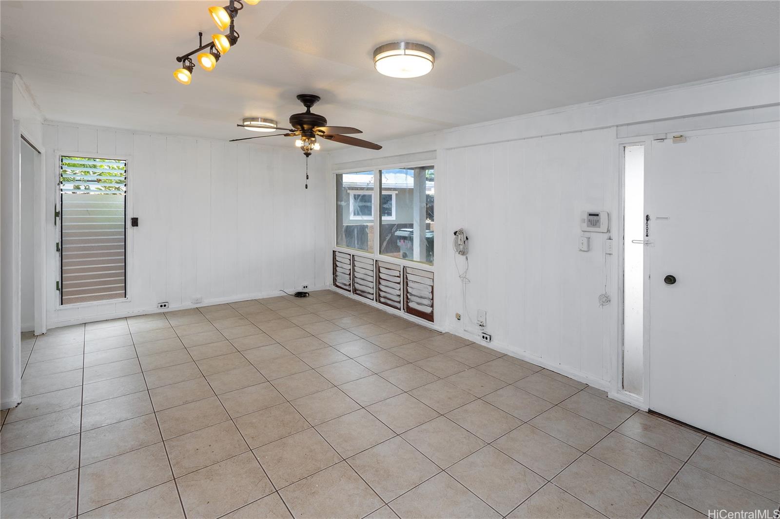 91-820  Lipaki Place Ewa Beach, Ewaplain home - photo 5 of 25