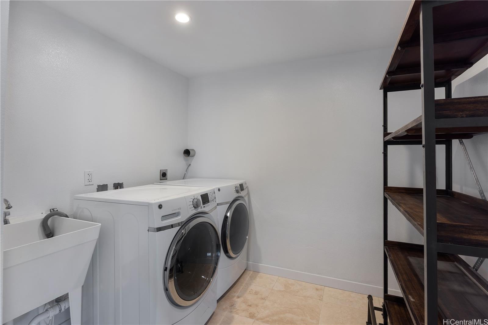 920  Leighton Street Aina Haina Area, Diamond Head home - photo 19 of 25