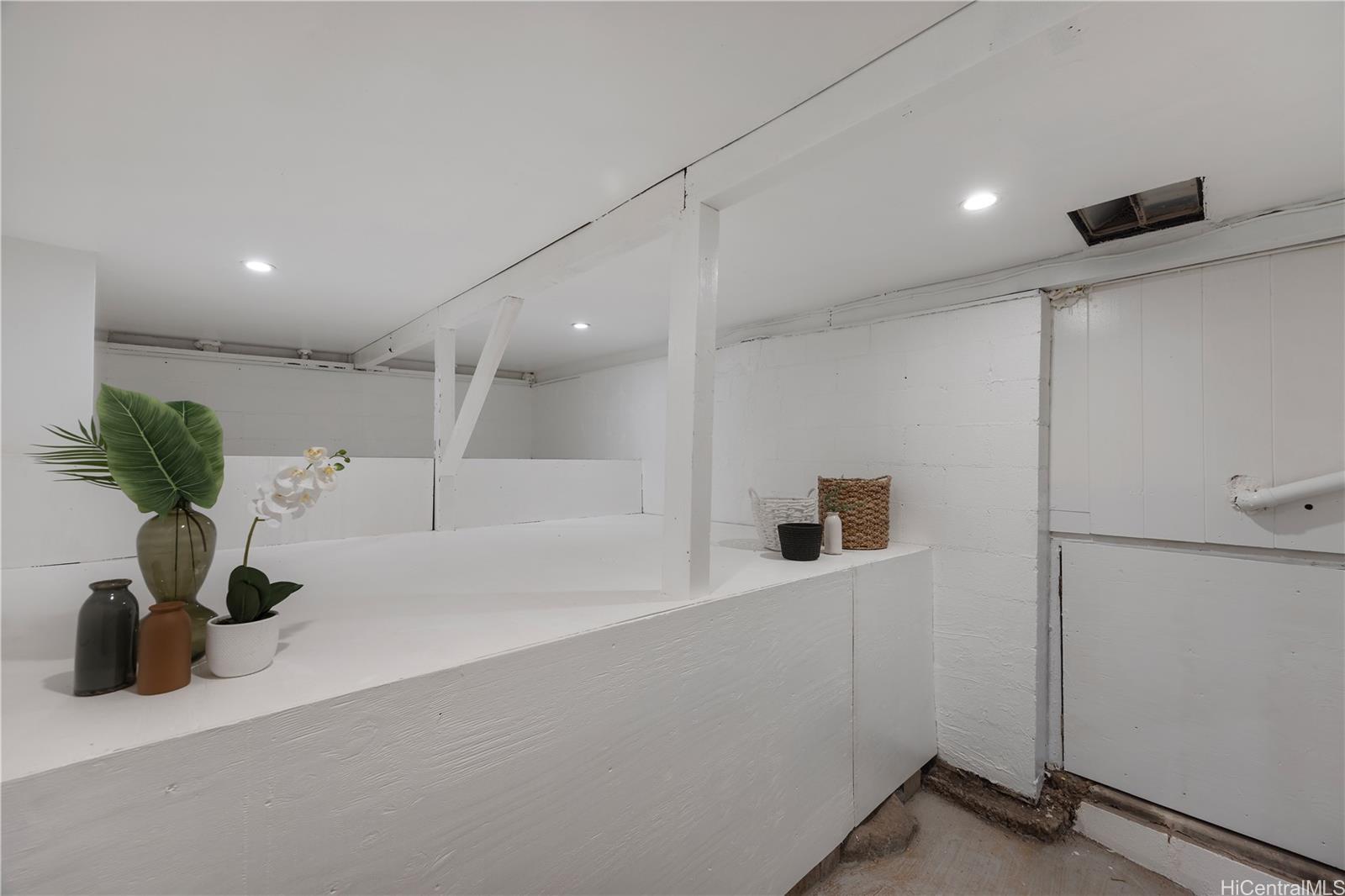 920  Leighton Street Aina Haina Area, Diamond Head home - photo 24 of 25