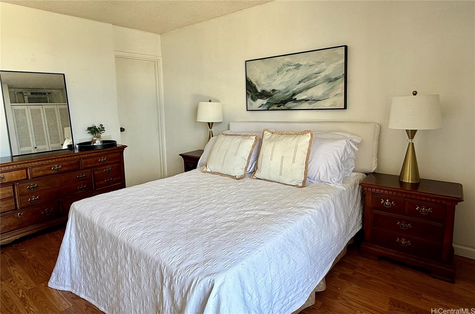 Royal Court condo # 16H, Honolulu, Hawaii - photo 11 of 14