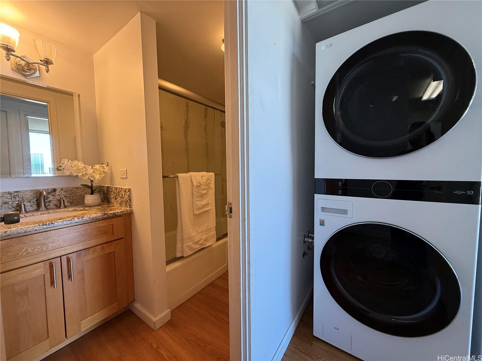 Royal Court condo # 16H, Honolulu, Hawaii - photo 12 of 14