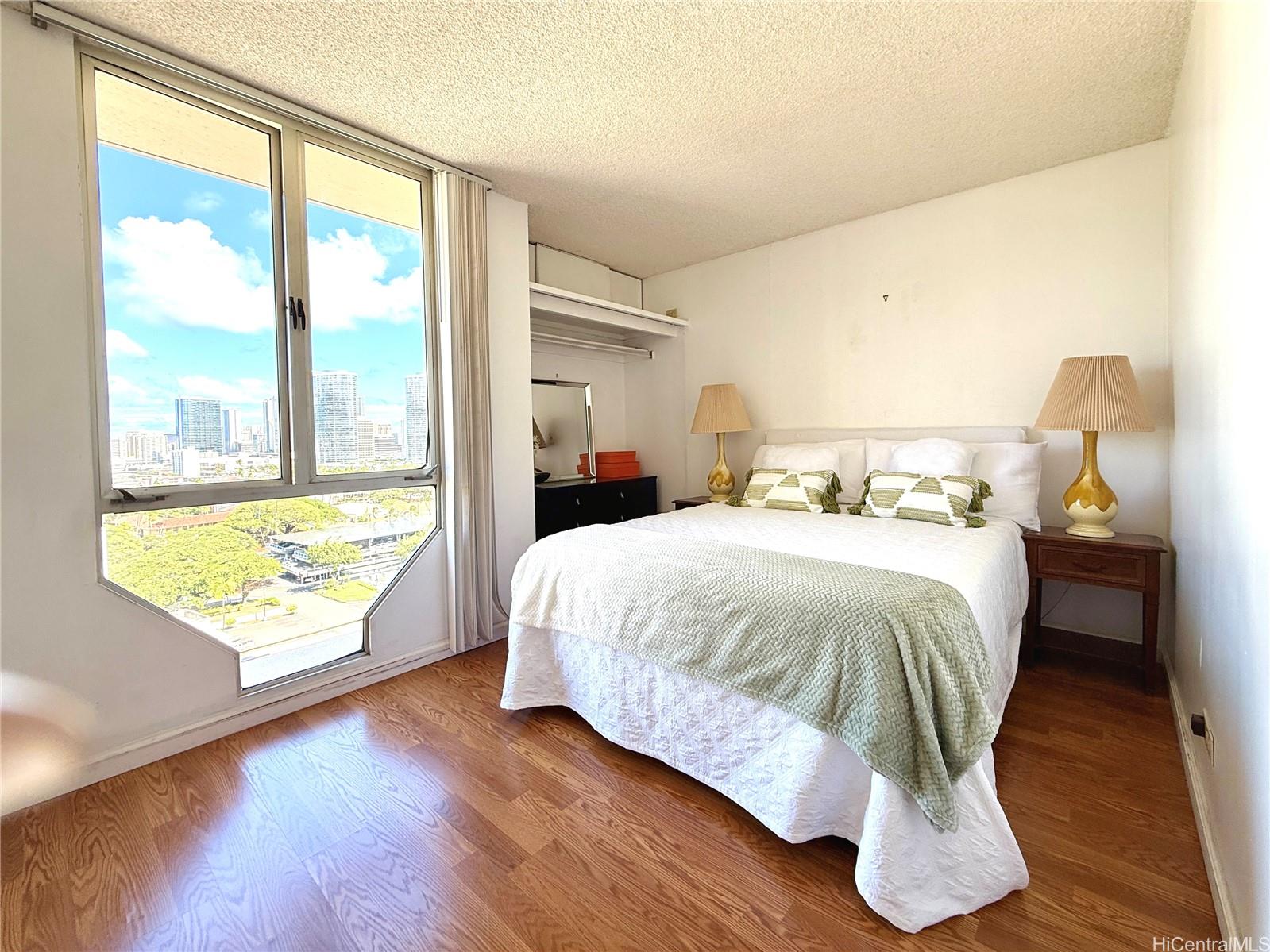 Royal Court condo # 16H, Honolulu, Hawaii - photo 5 of 14