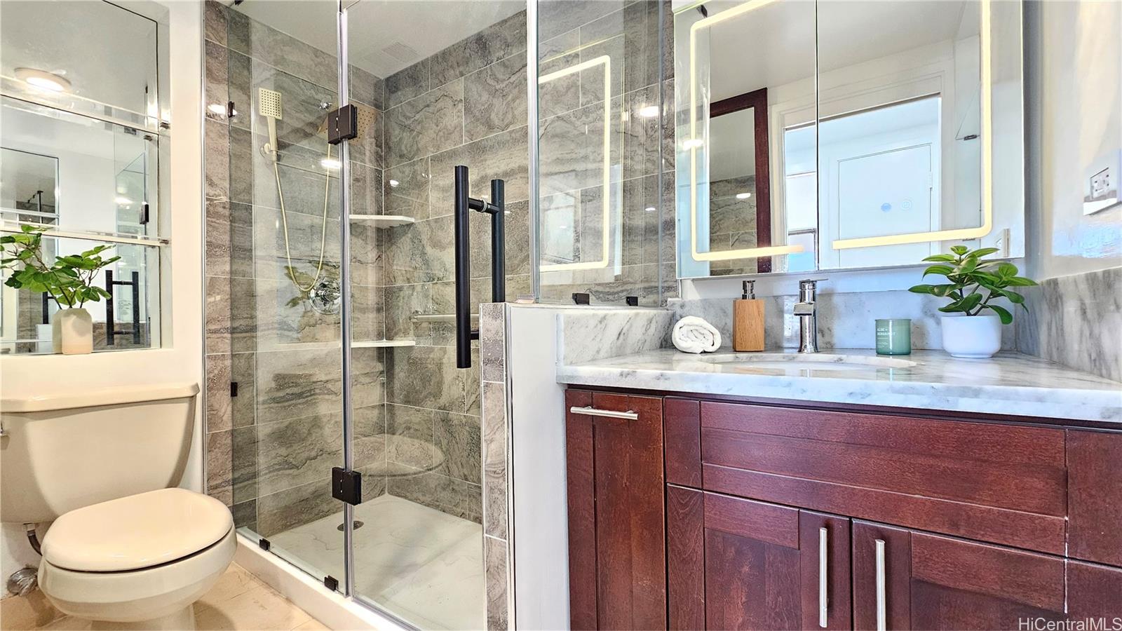 Royal Court condo # 17G, Honolulu, Hawaii - photo 13 of 24