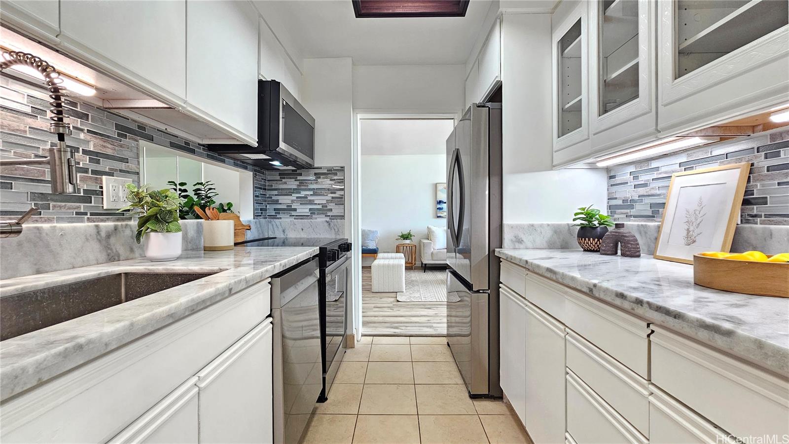 Royal Court condo # 17G, Honolulu, Hawaii - photo 6 of 24