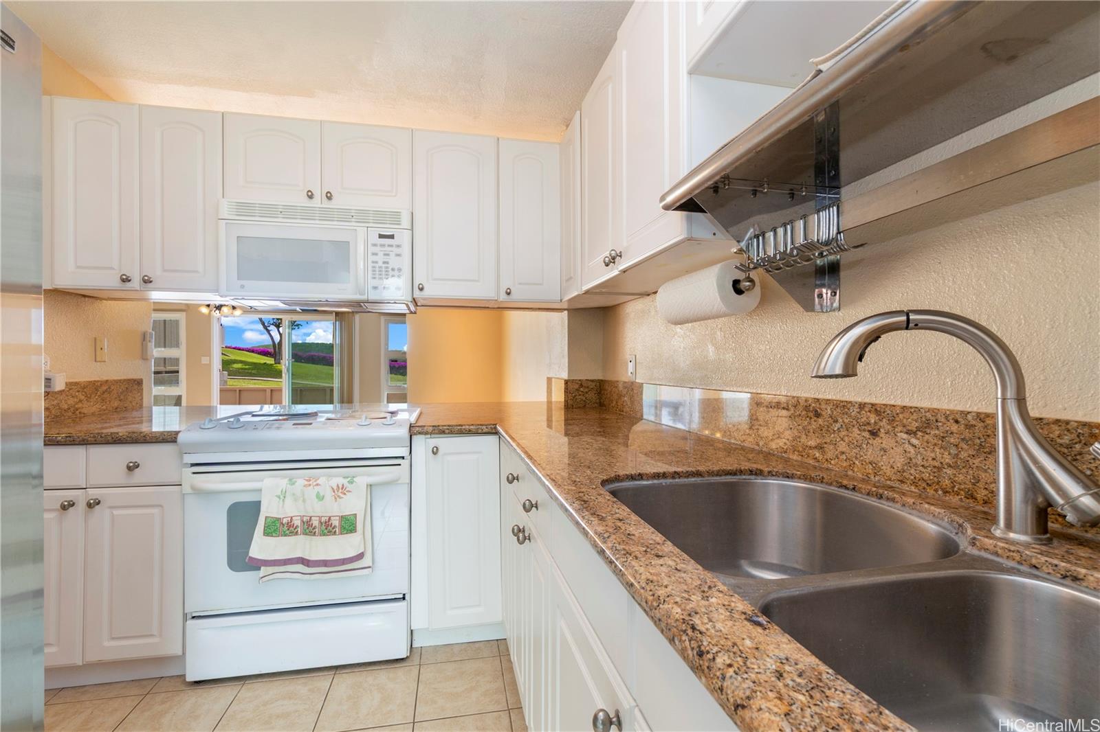 92-1023 Makakilo Drive townhouse # 69, Kapolei, Hawaii - photo 9 of 25