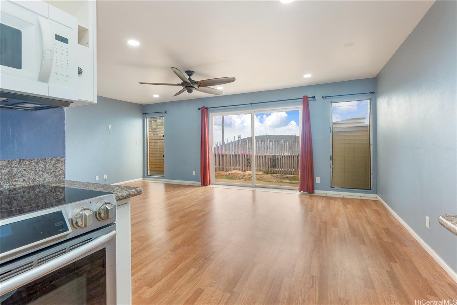 92-1043 Makakilo Drive townhouse # 88, Kapolei, Hawaii - photo 5 of 25