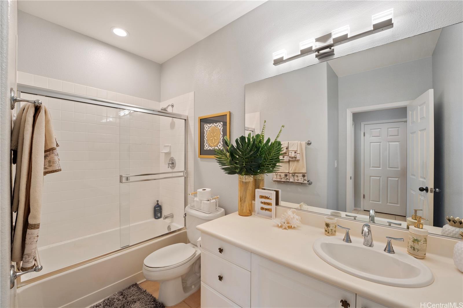 Coconut Plantation condo # 17-1, Kapolei, Hawaii - photo 15 of 24