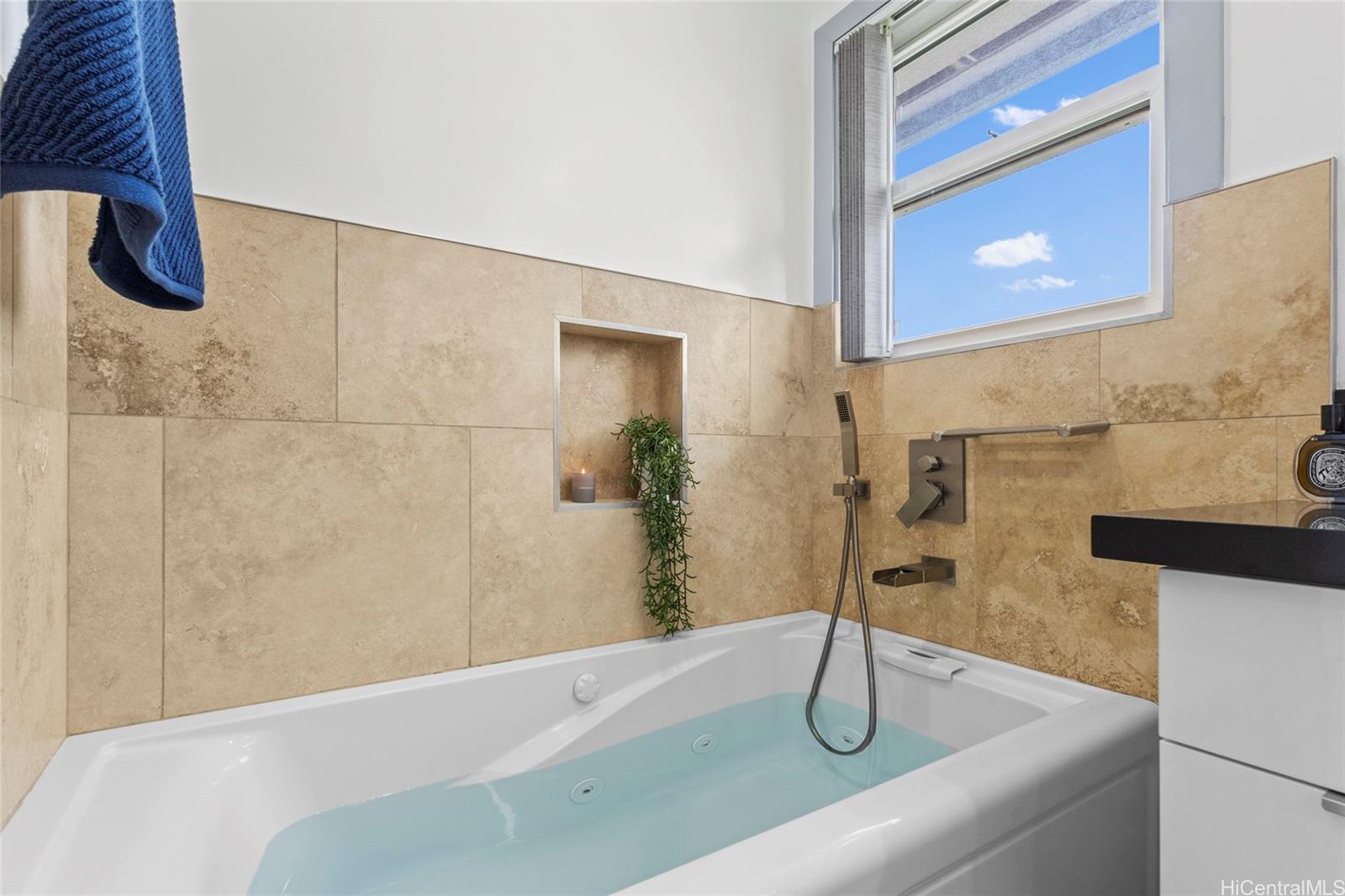 92-1176  Pueonani Street Makakilo-wai Kaloi, Makakilo home - photo 12 of 25