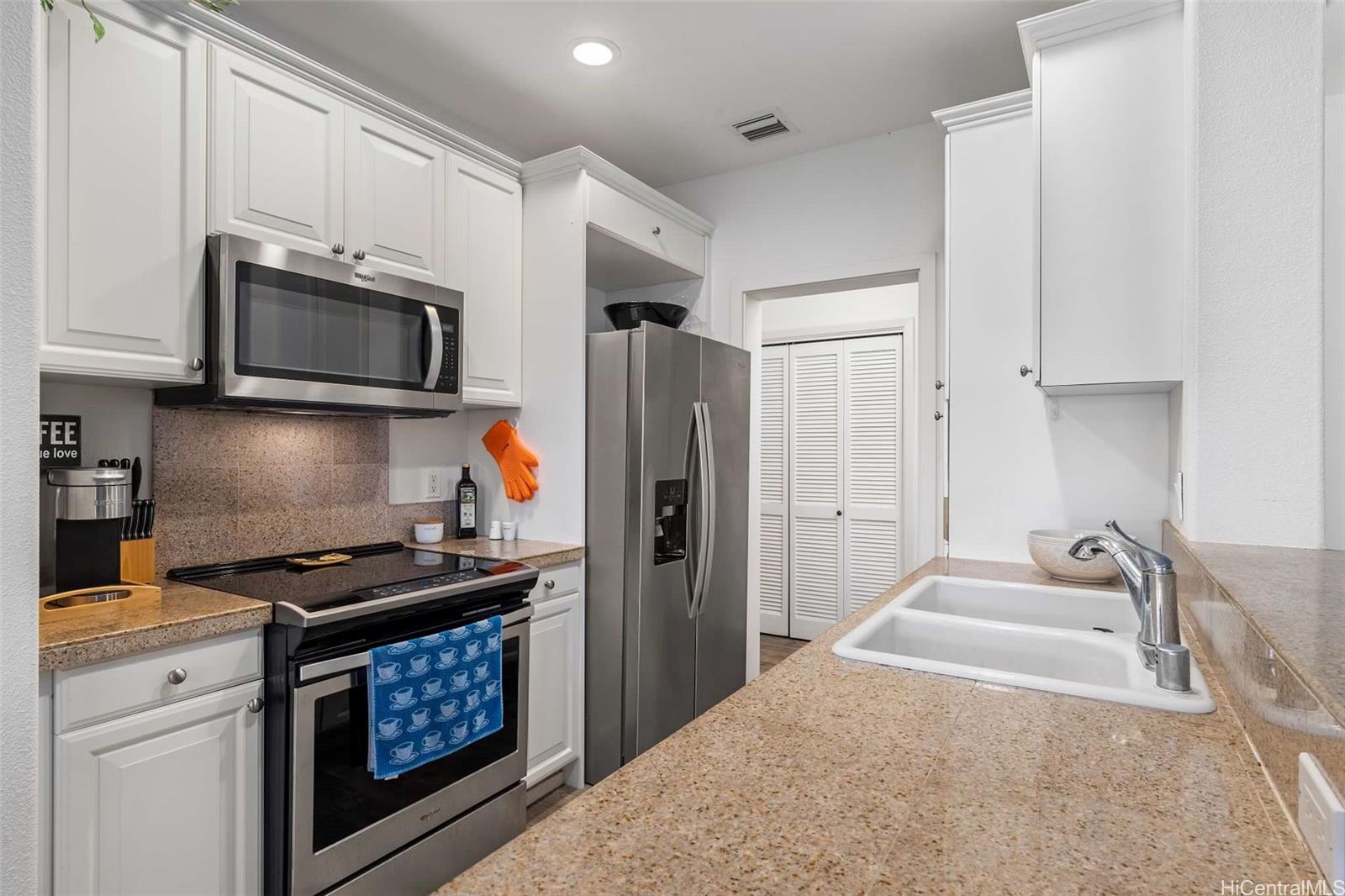 Coconut Plantation condo # 66-5, Kapolei, Hawaii - photo 13 of 25