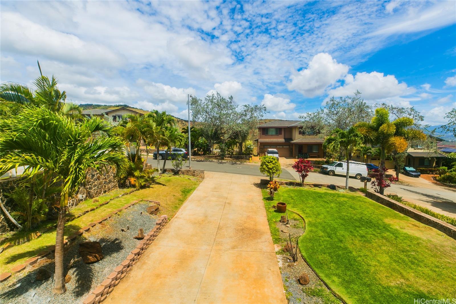 92-1377 Punawainui St Kapolei - Rental - photo 2 of 21