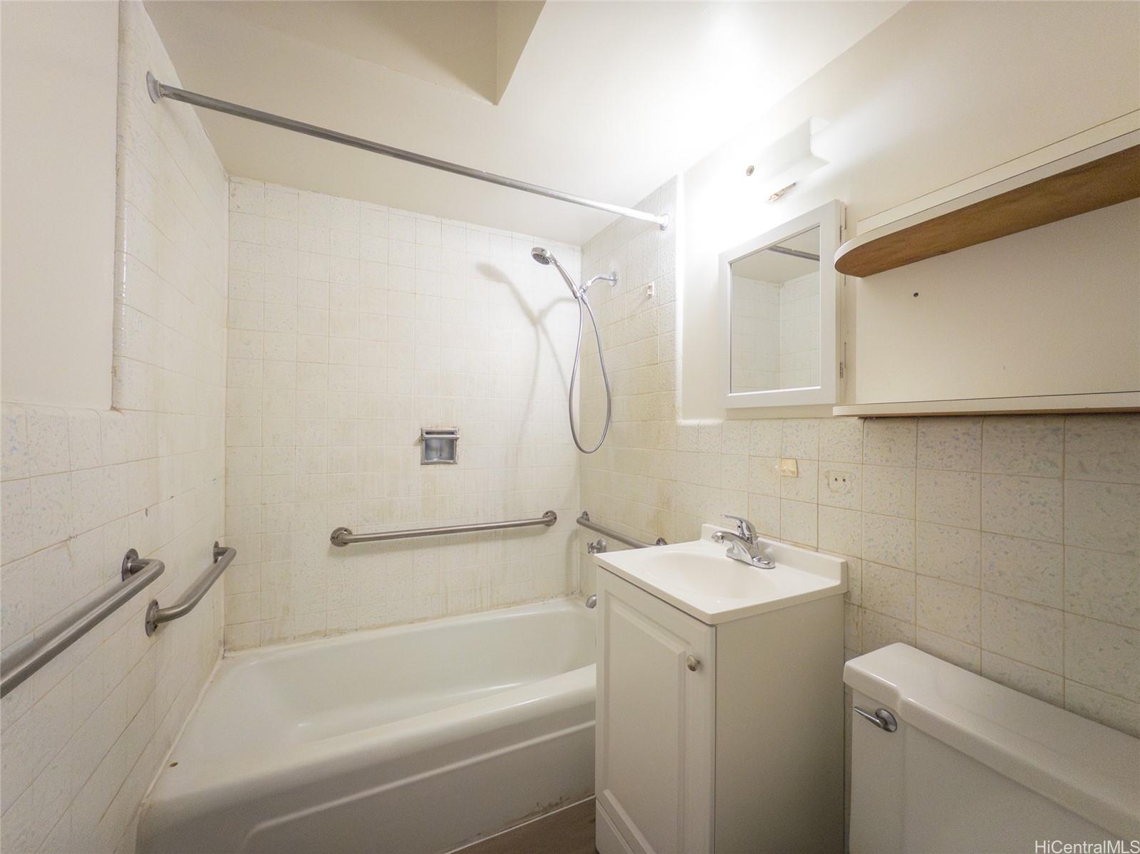 Pan Pacific condo # 207, Honolulu, Hawaii - photo 3 of 8