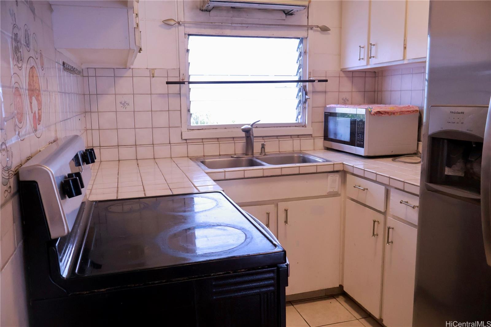 Pan Pacific condo # 302, Honolulu, Hawaii - photo 2 of 13