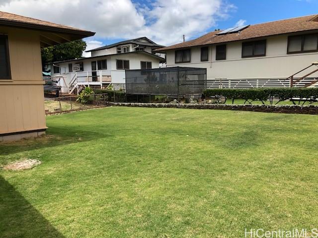 924 Upalu St Pearl City - Rental - photo 4 of 6