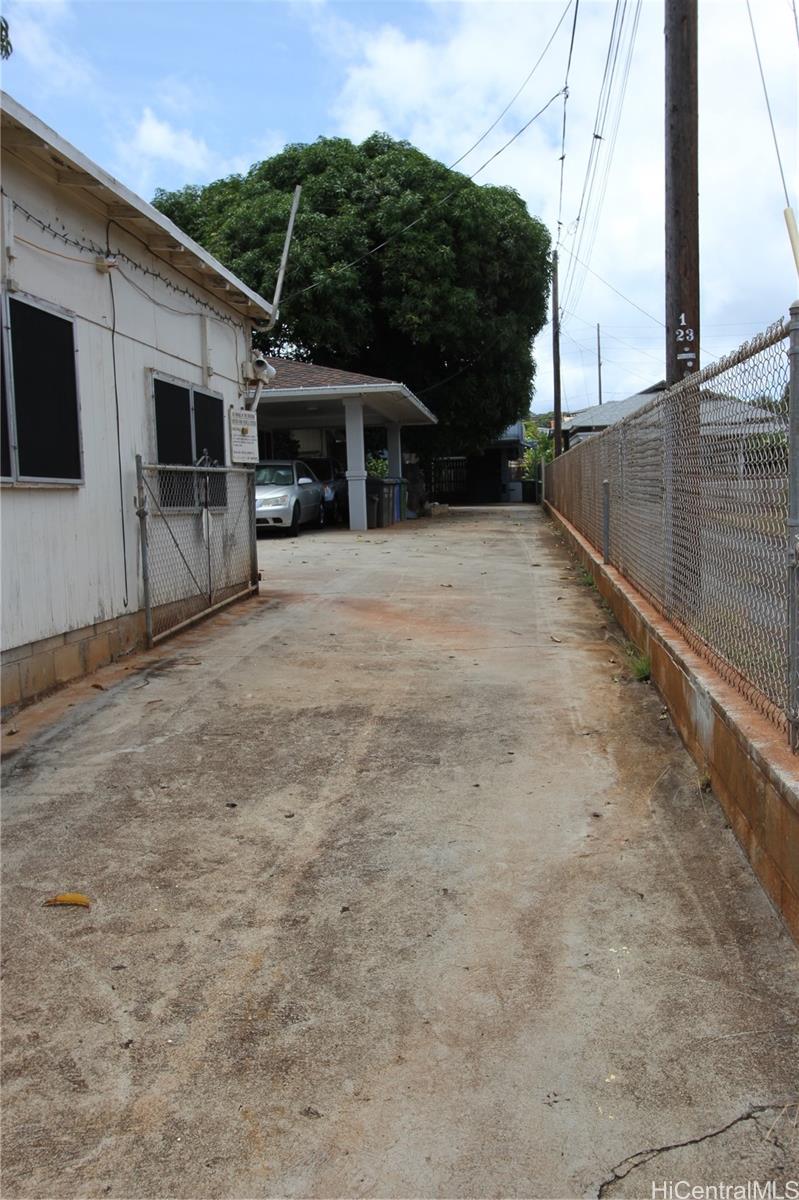 925 9th Ave Honolulu - Rental - photo 2 of 19