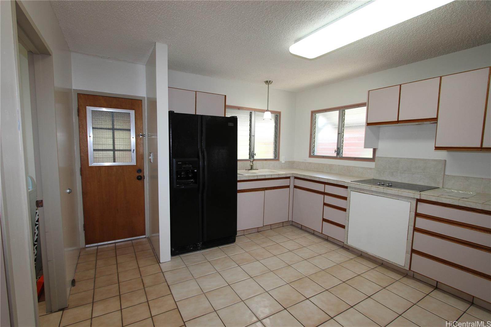 925 9th Ave Honolulu - Rental - photo 7 of 19