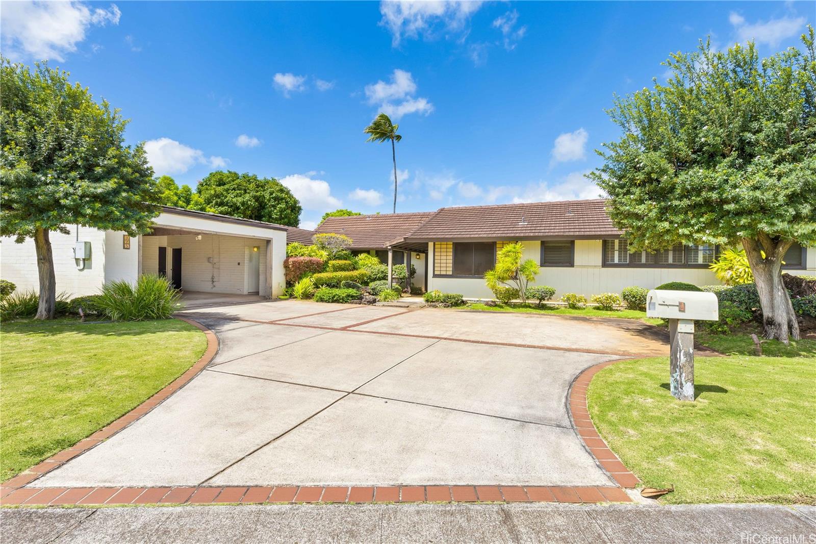 925  Waiholo Street Waialae G/c, Diamond Head home - photo 2 of 25