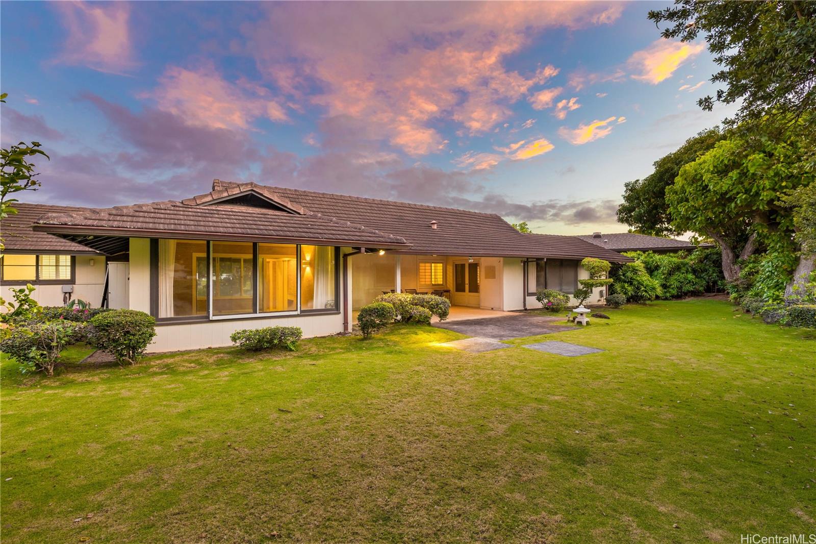 925  Waiholo Street Waialae G/c, Diamond Head home - photo 22 of 25