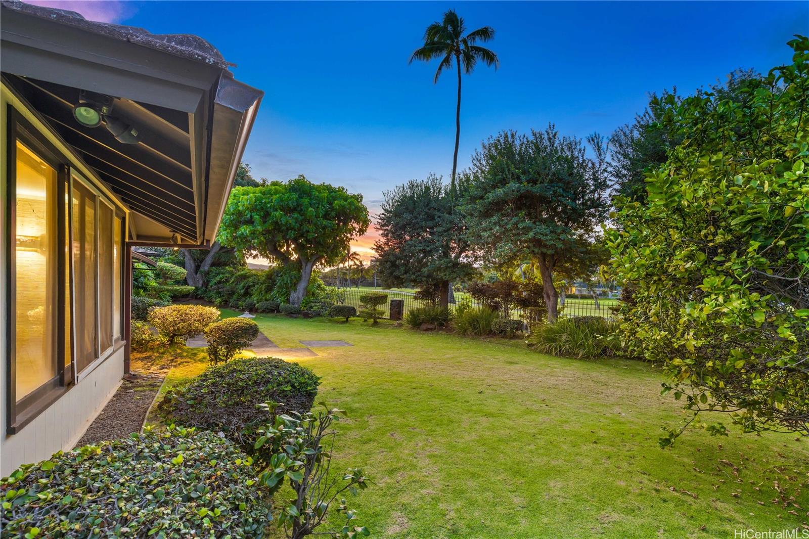 925  Waiholo Street Waialae G/c, Diamond Head home - photo 24 of 25