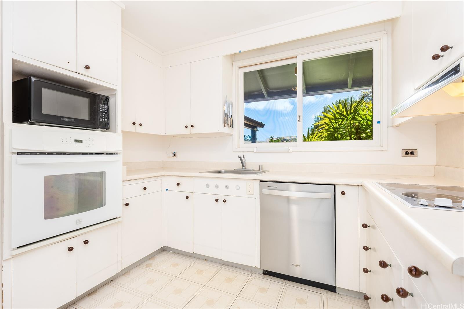 925  Waiholo Street Waialae G/c, Diamond Head home - photo 7 of 25