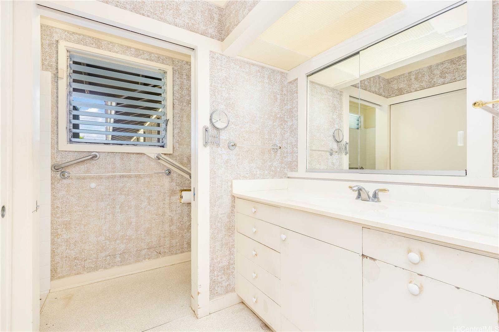 925  Waiholo Street Waialae G/c, Diamond Head home - photo 10 of 25