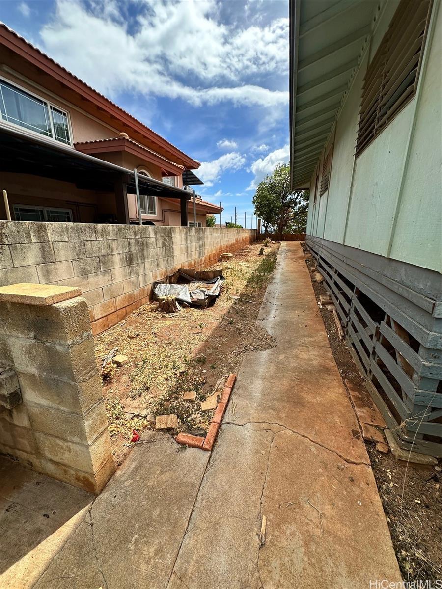 92-695 Paakai St.  Paakai Street Nanakai Gardens, Ewaplain home - photo 8 of 18