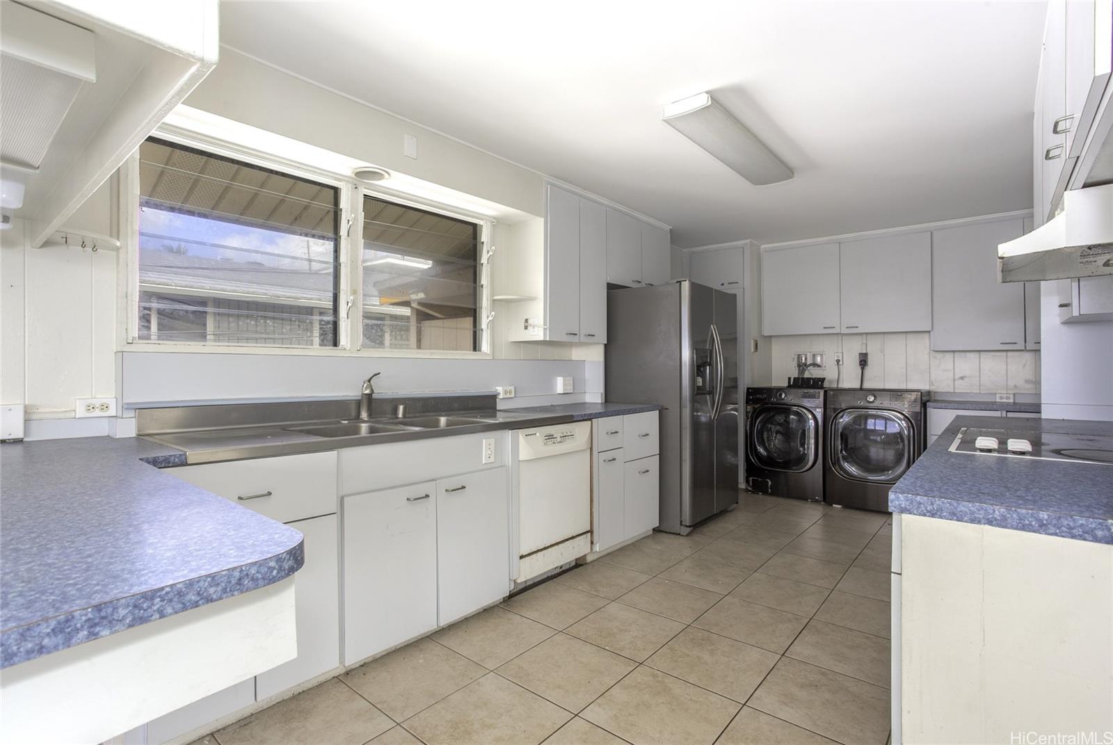 927  Lolena Street Kamehameha Heights, Honolulu home - photo 6 of 12