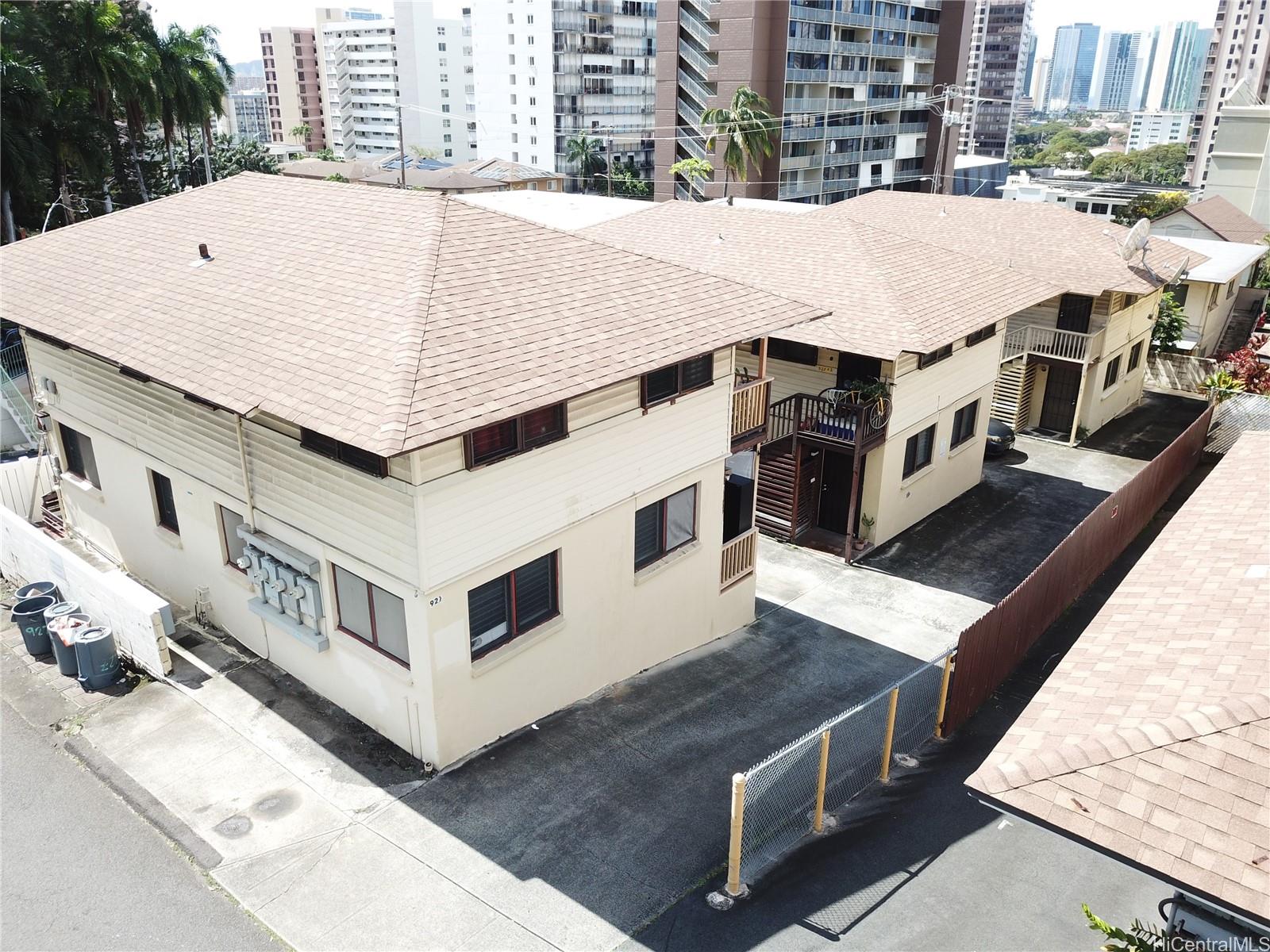 927 Spencer Street Honolulu - Multi-family - photo 2 of 9
