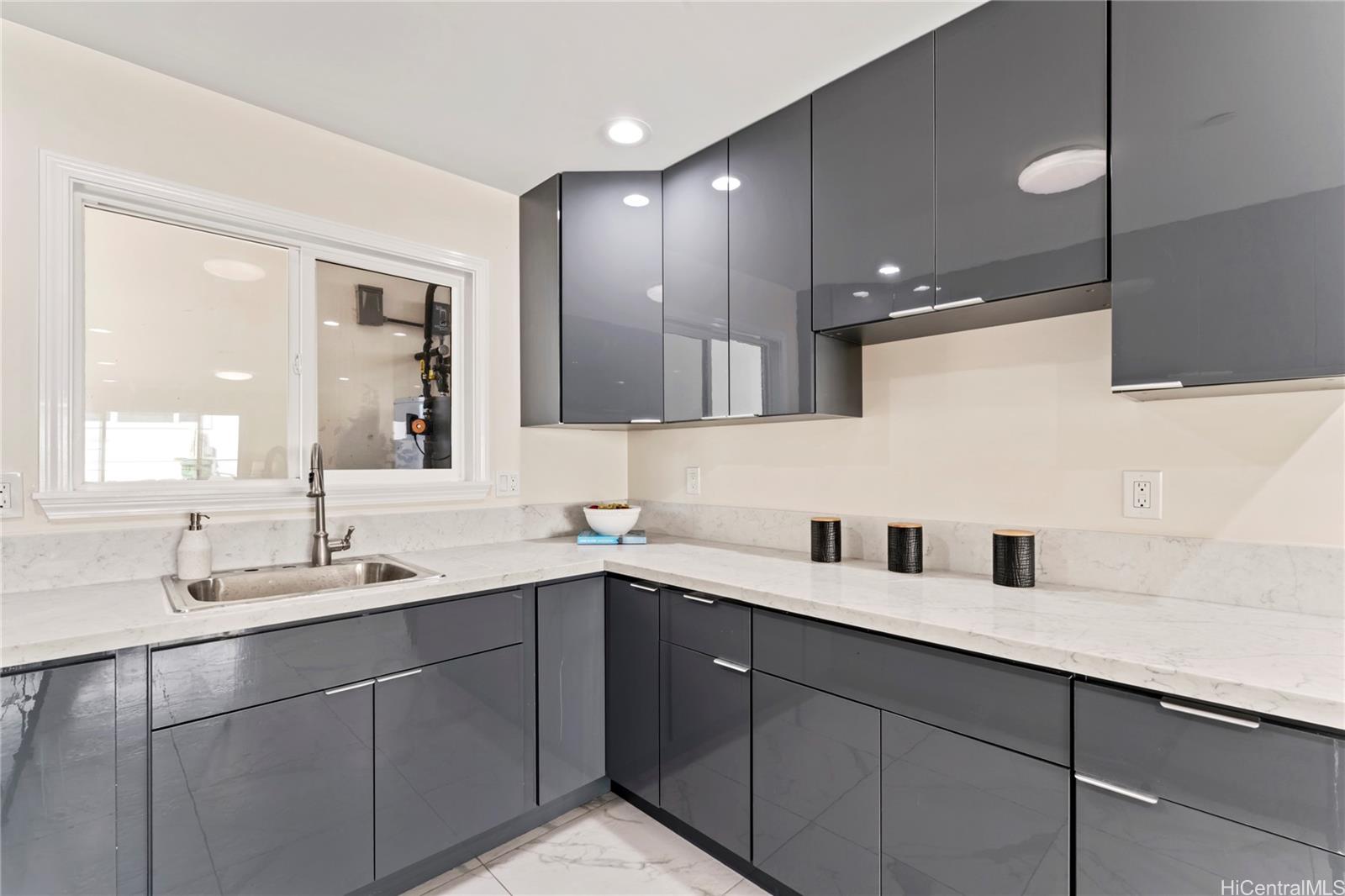 928  9th Ave Kaimuki, Diamond Head home - photo 13 of 25