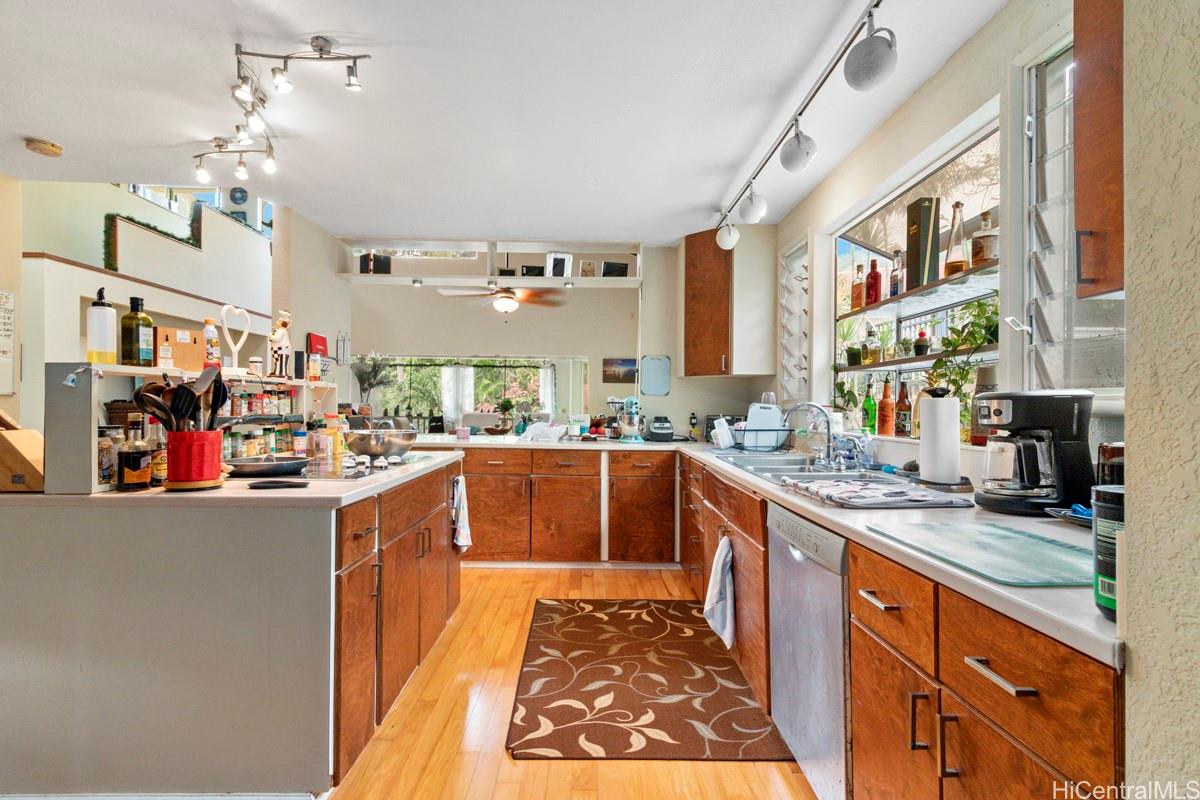 928  Puuomao Place Hahaione-upper, Hawaii Kai home - photo 11 of 22