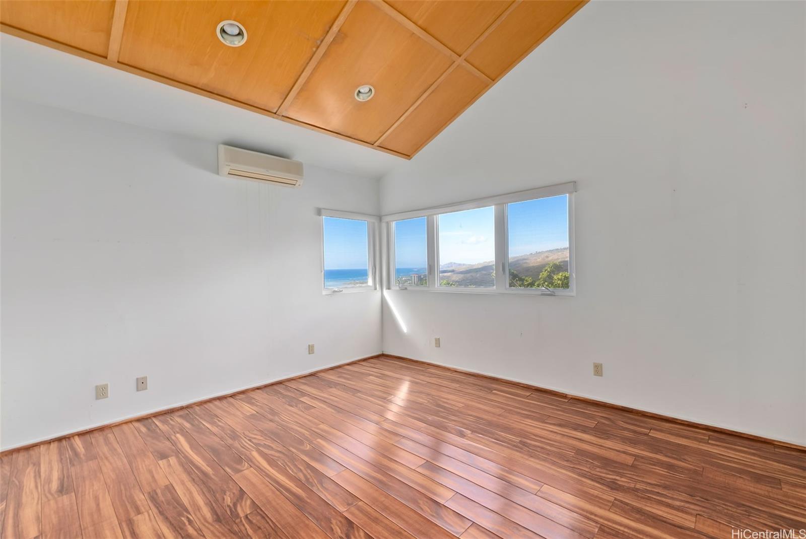 930  Kaahue Street Mariners Ridge, Hawaii Kai home - photo 15 of 25