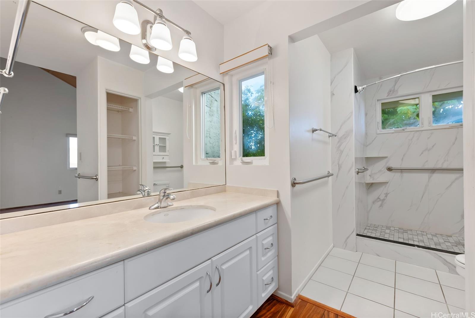 930  Kaahue Street Mariners Ridge, Hawaii Kai home - photo 17 of 25