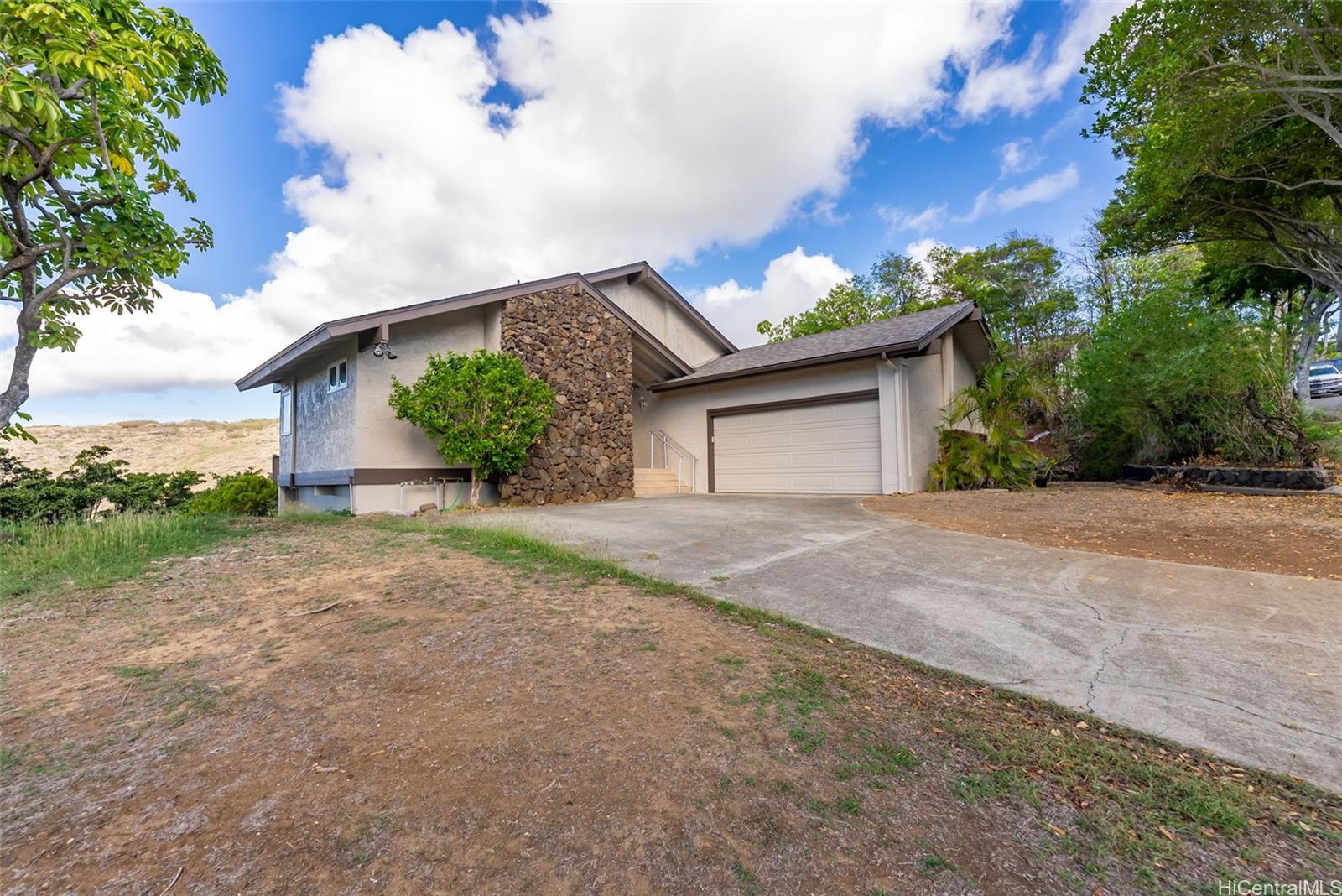 930  Kaahue Street Mariners Ridge, Hawaii Kai home - photo 3 of 25