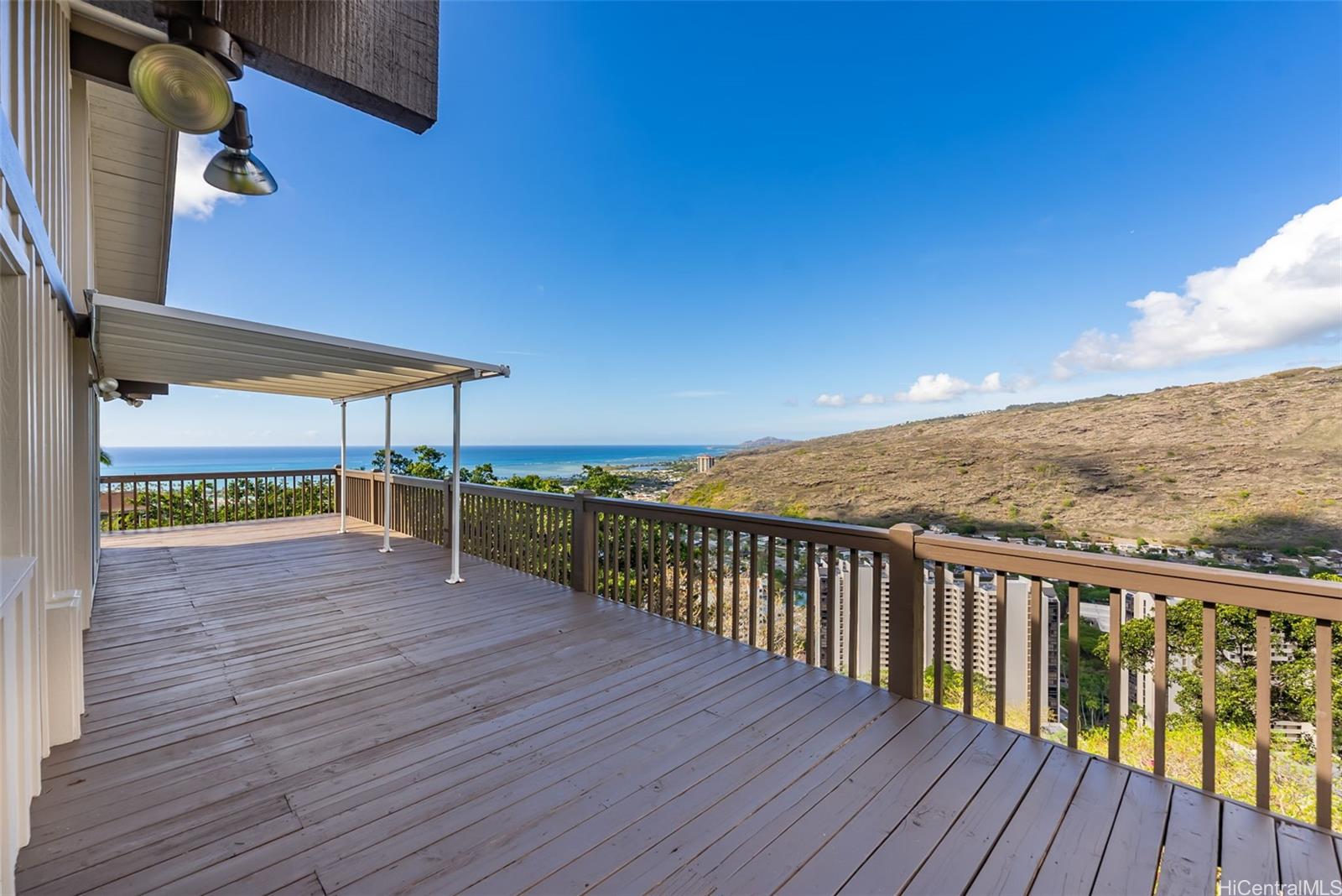 930  Kaahue Street Mariners Ridge, Hawaii Kai home - photo 4 of 25