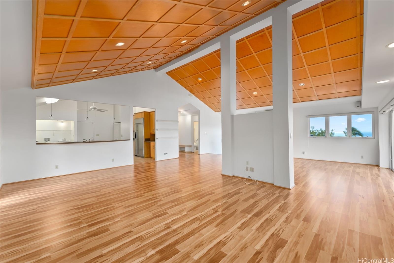 930  Kaahue Street Mariners Ridge, Hawaii Kai home - photo 8 of 25