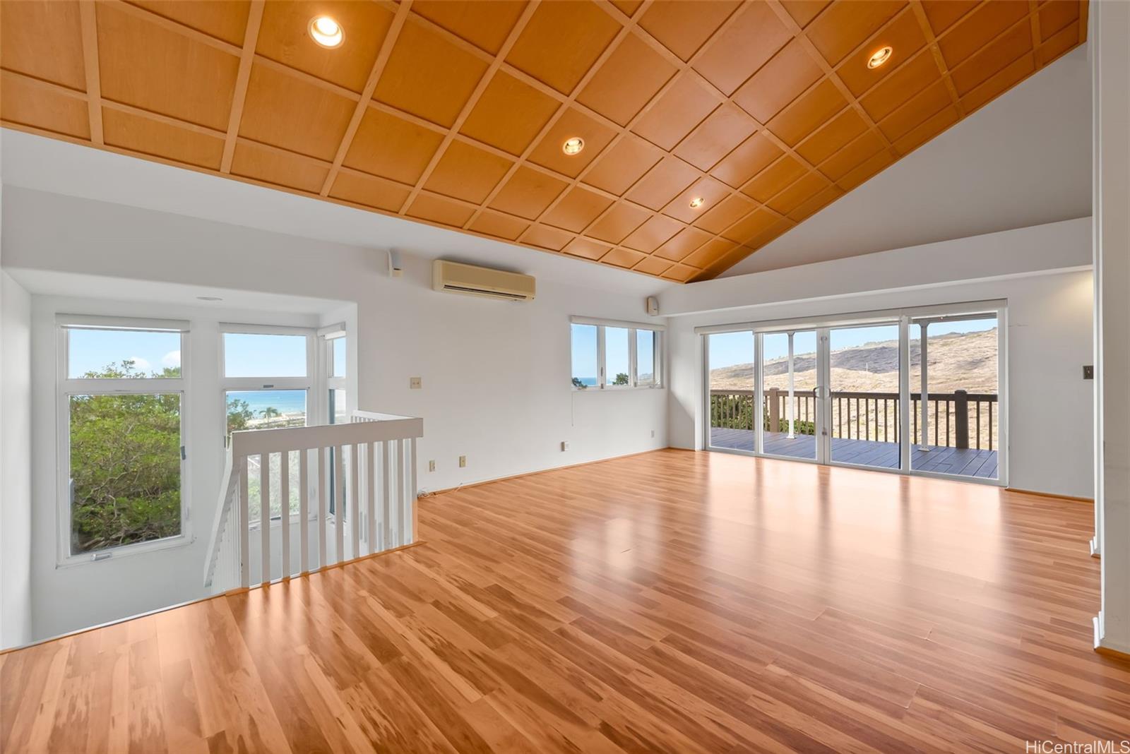 930  Kaahue Street Mariners Ridge, Hawaii Kai home - photo 10 of 25