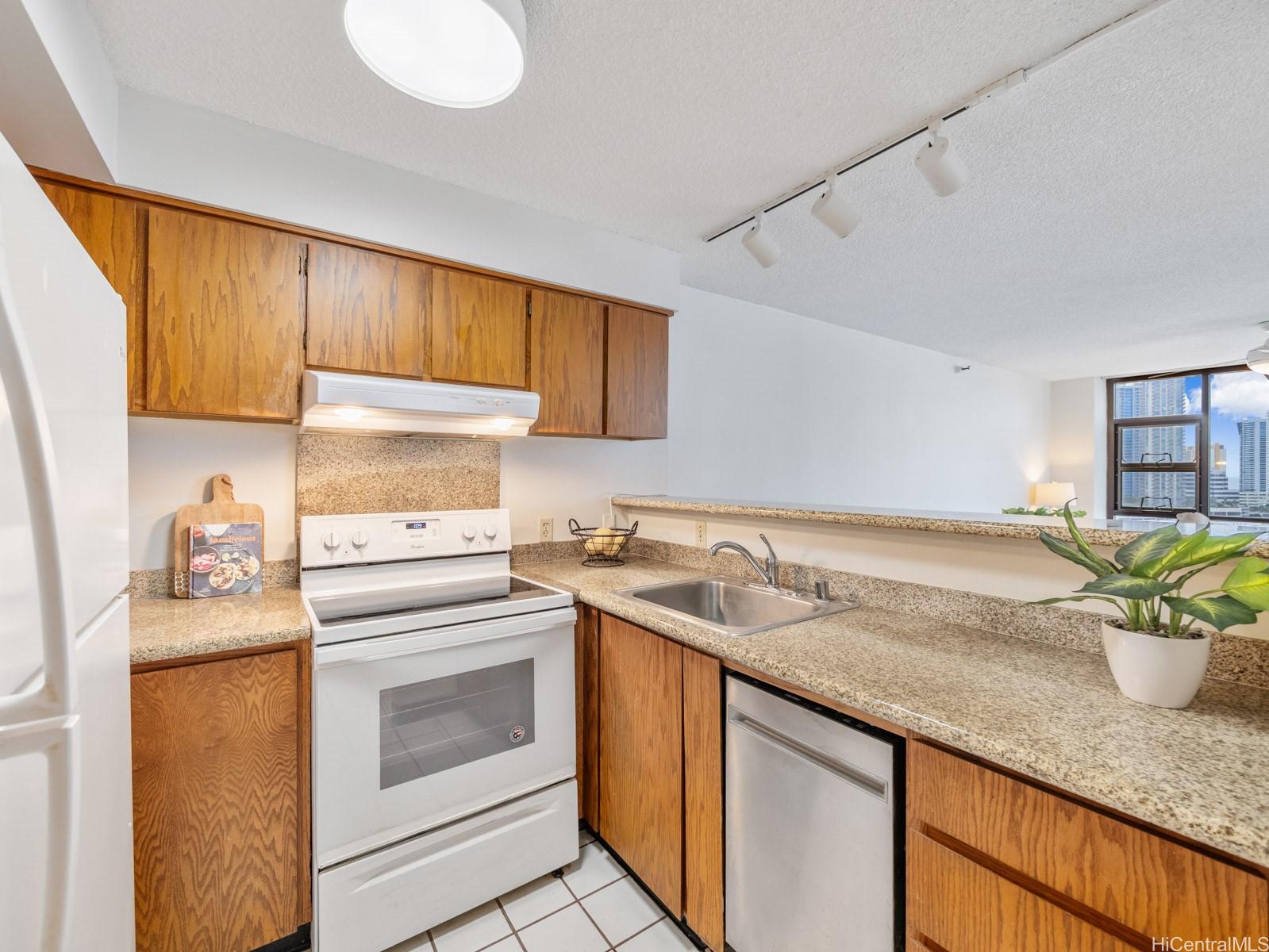 Hale Kaheka condo # 1802, Honolulu, Hawaii - photo 13 of 25