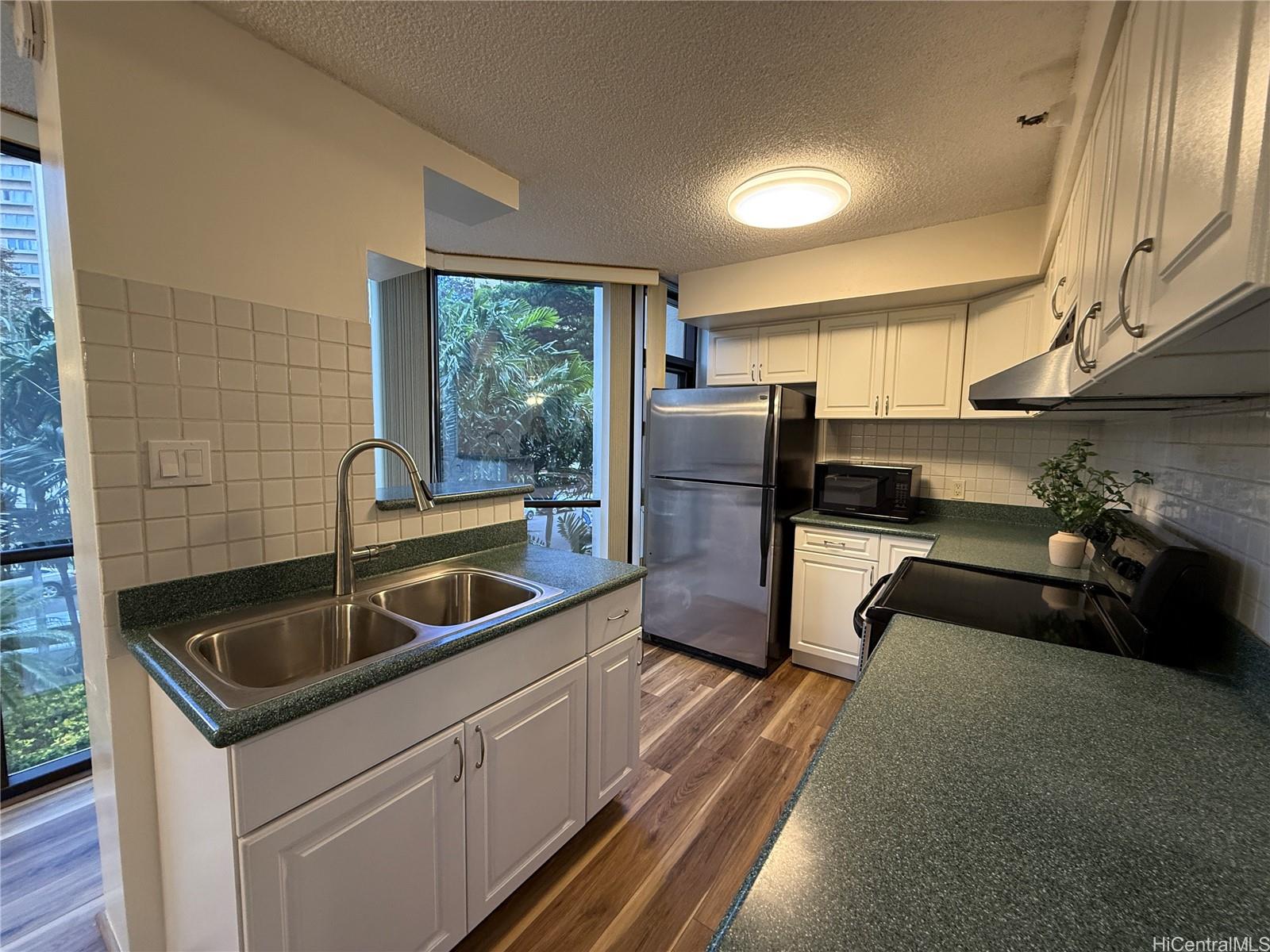 Hale Kaheka condo # 203, Honolulu, Hawaii - photo 4 of 17