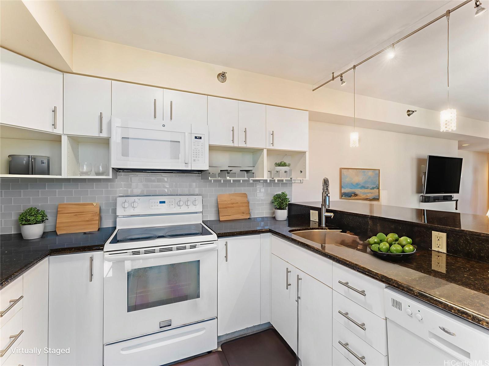 Hale Kaheka condo # 2105, Honolulu, Hawaii - photo 3 of 23