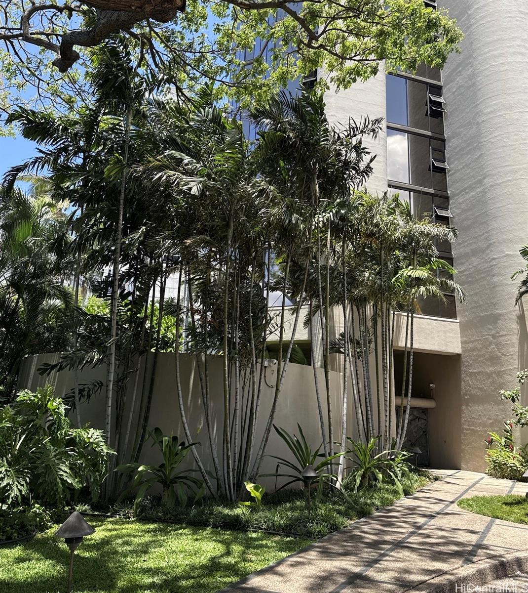 Hale Kaheka condo # 3004, Honolulu, Hawaii - photo 2 of 6