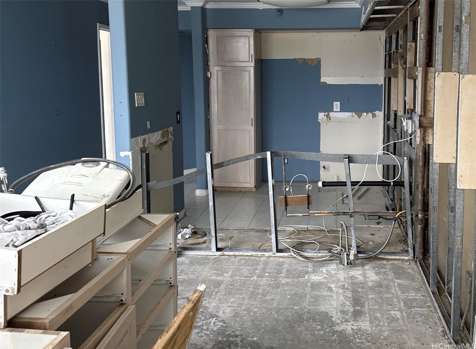 Hale Kaheka condo # 3004, Honolulu, Hawaii - photo 4 of 6