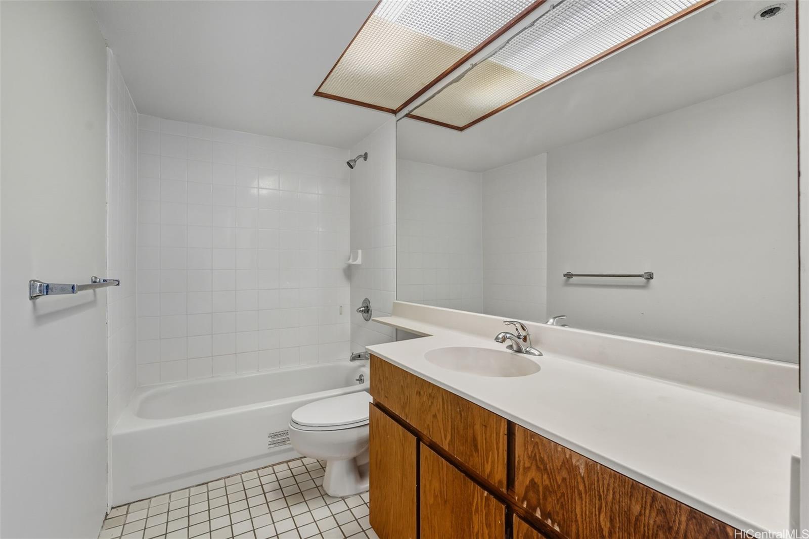 Hale Kaheka condo # 3405, Honolulu, Hawaii - photo 17 of 25