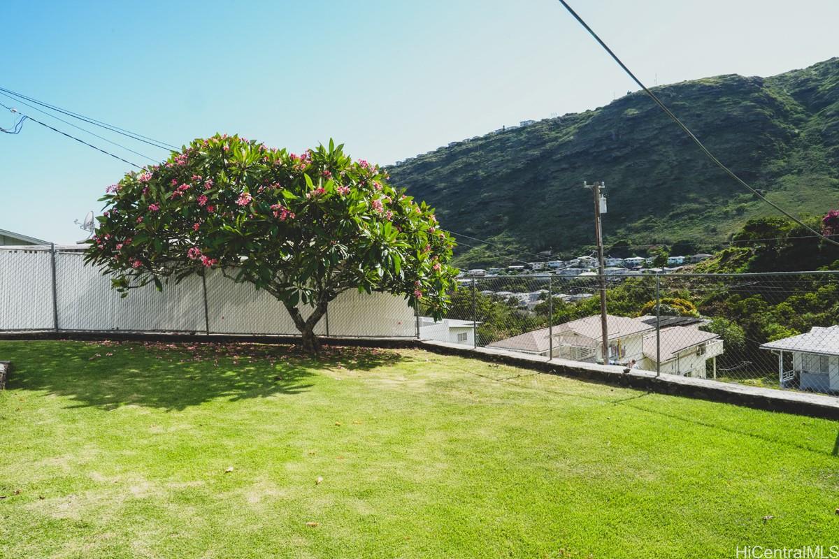 933  Ailuna Street Aina Haina Area, Diamond Head home - photo 12 of 16