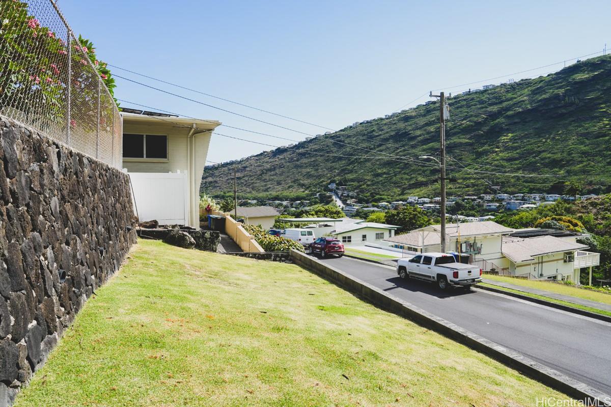 933  Ailuna Street Aina Haina Area, Diamond Head home - photo 13 of 16